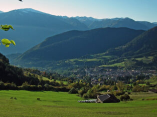 vista del paese di Borno dalla chiesetta di Sedulzo