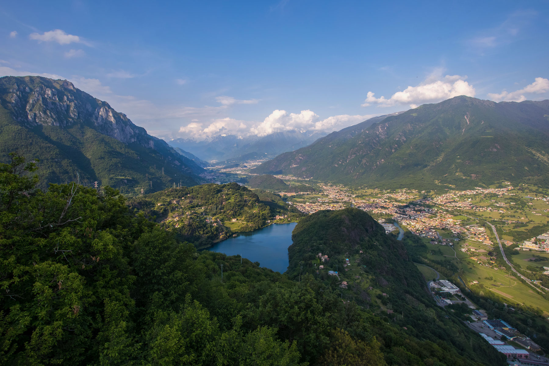 lago Moro di Angolo Terme e veduta della Valle Camonica