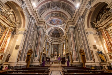 interno della chiesa parrocchiale dei Santi Martino e Giovanni Battista di Borno Altopiano del sole