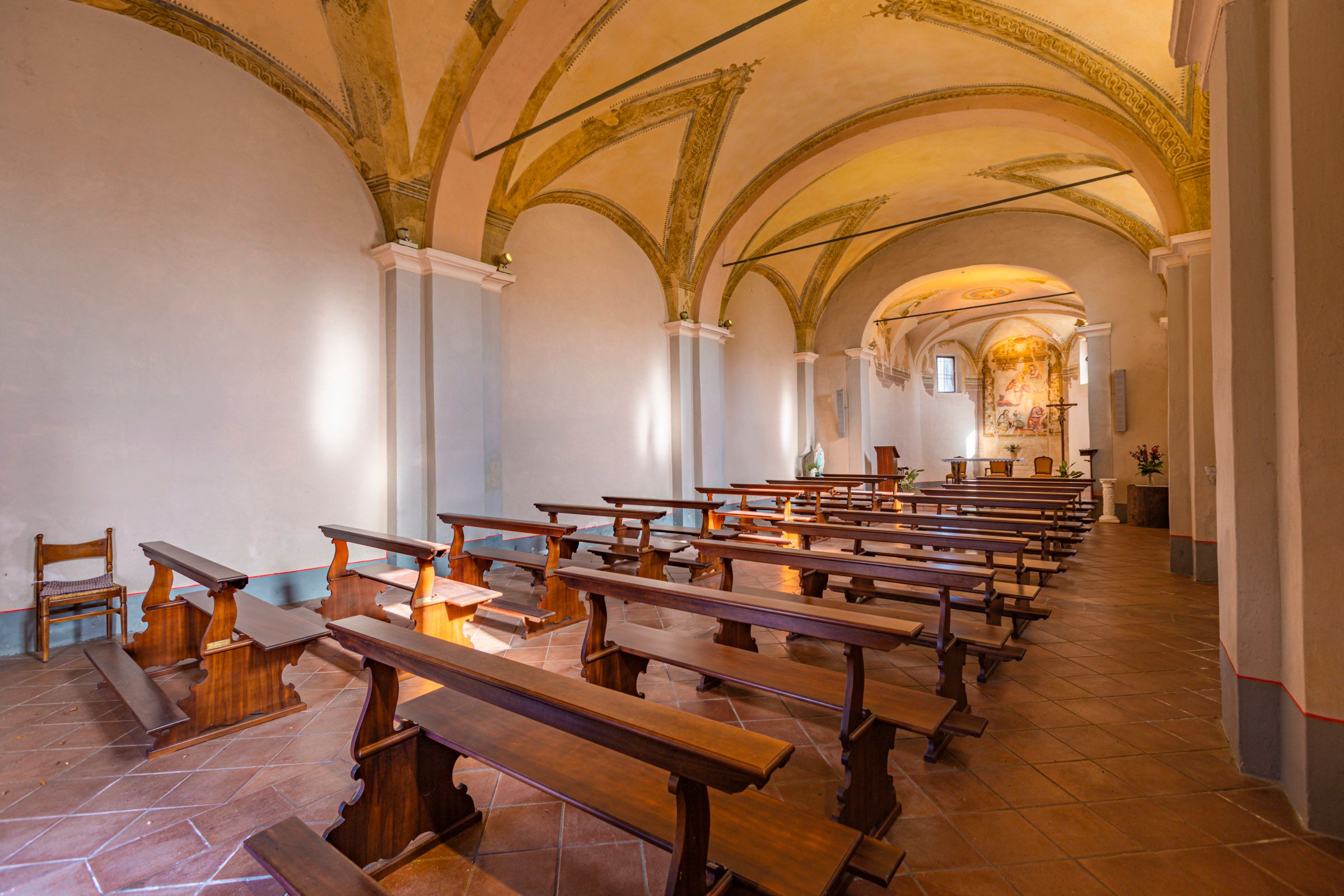 interno della chiesetta di San Carlo a Ossimo Superiore Altopiano del Sole