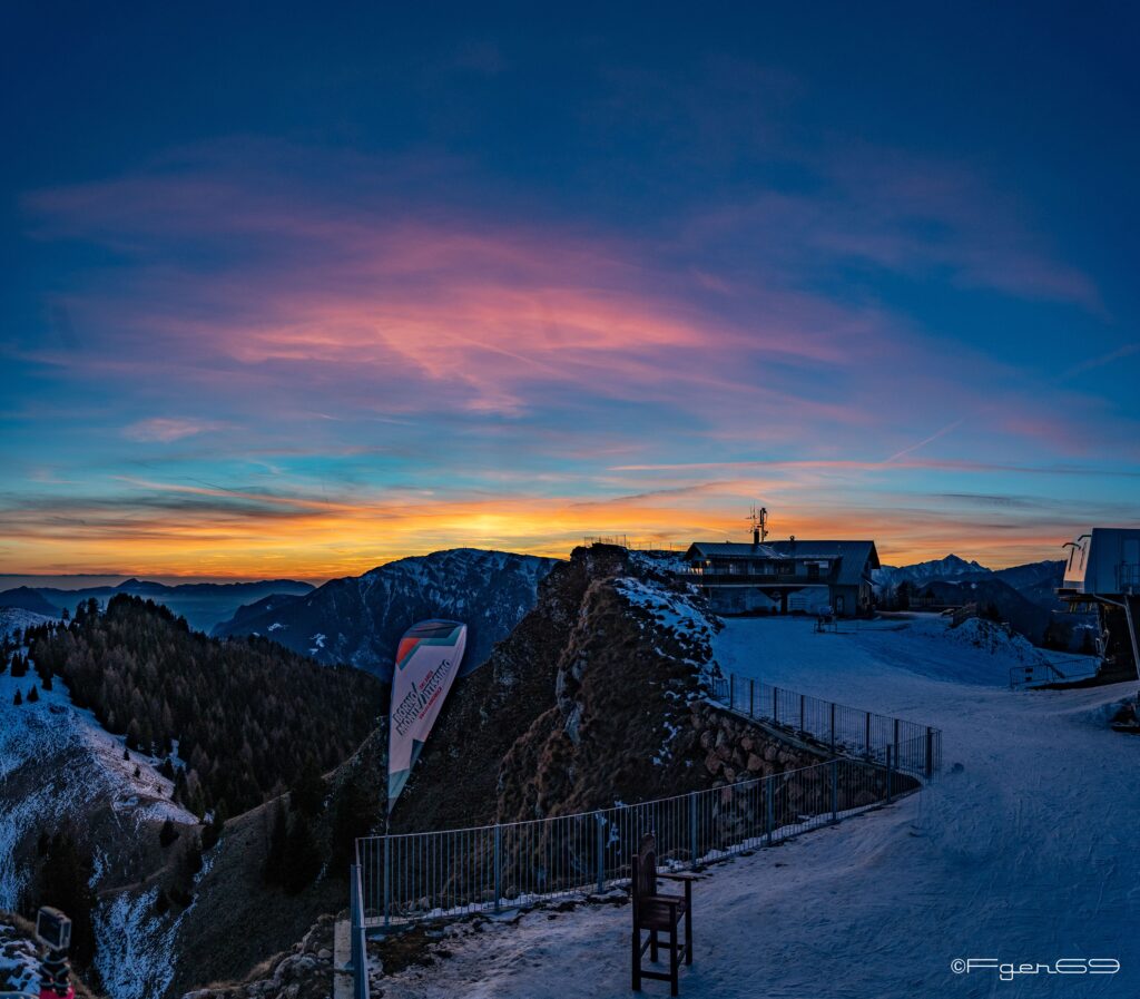 febbraio altopiano del sole cielo infuocato al tramonto a Borno Ski Area Monte Altissimo