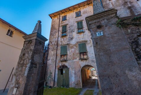 facciata esterna di palazzo Laini ad Angolo Terme Altopiano del Sole