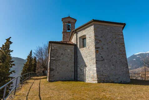 esterno della chiesa di San Carlo a Ossimo Superiore Altopiano del Sole