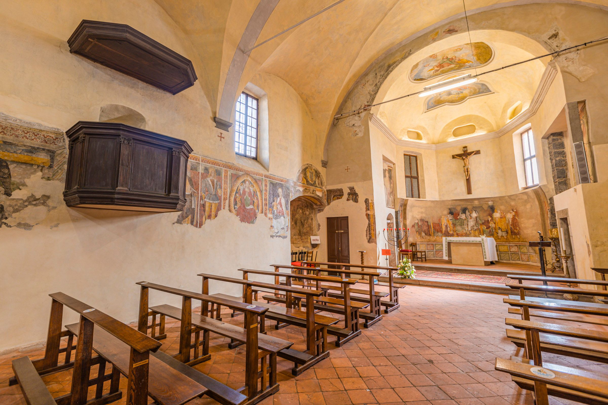 interno della chiesa parrocchiale vecchia di Sant'Andrea a Malegno Altopiano del Sole
