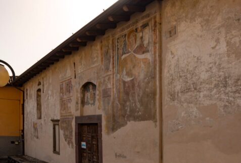 esterno affrescato della chiesa parrocchiale di Sant'Andrea vecchia di Malegno Altopiano del Sole