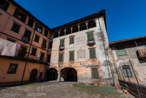 facciata di palazzo Laini ad Angolo Terme Altopiano del Sole