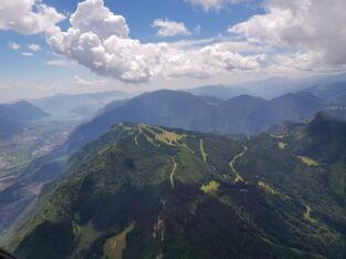 vista dall'alto di Borno Ski Area Monte Altissimo fino al Lago d'Iseo