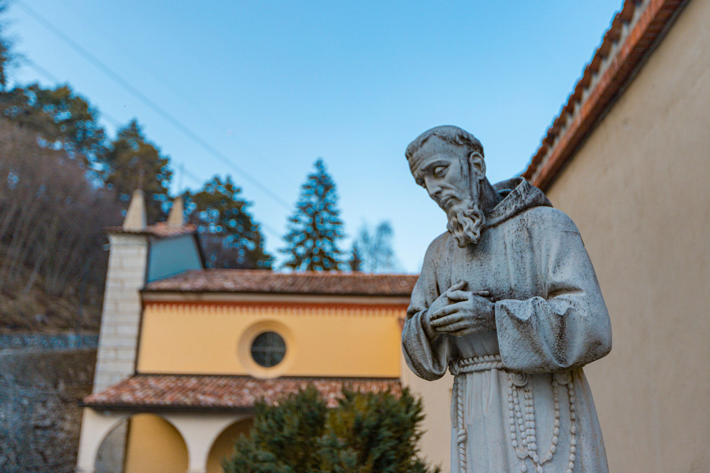 statua del Beato Innocenzo da Berzo al convento dell'Annunciata di Piancogno Altopiano del Sole