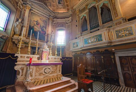 interno della chiesa parrocchiale dei santi Cosma e Damiano a Ossimo Inferiore Altopiano del Sole