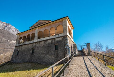 ingresso della chiesa di San Silvestro di Angolo Terme Altopiano del Sole