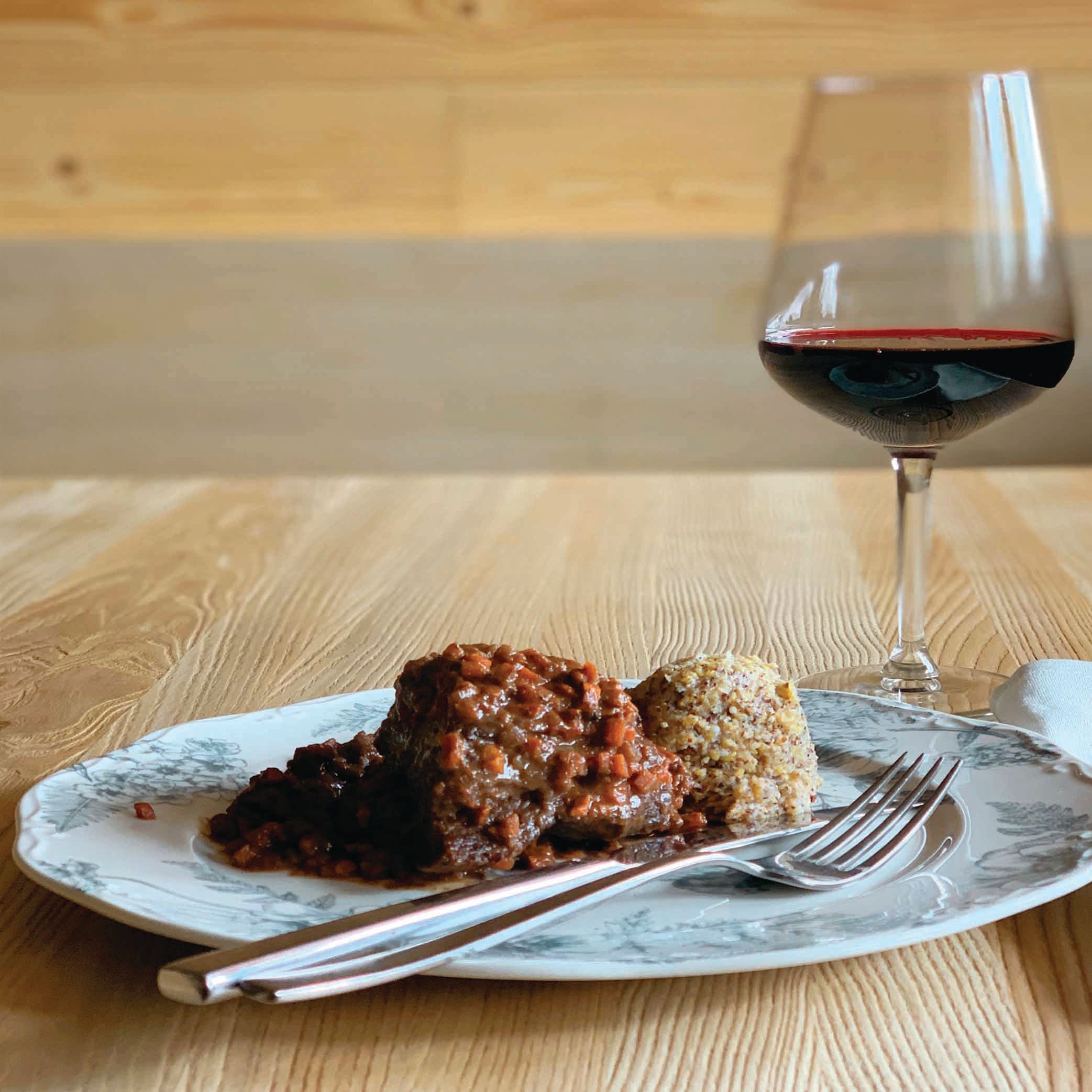 Coniglio Polenta e Vino Ristorante Navertino Borno Altopiano del Sole