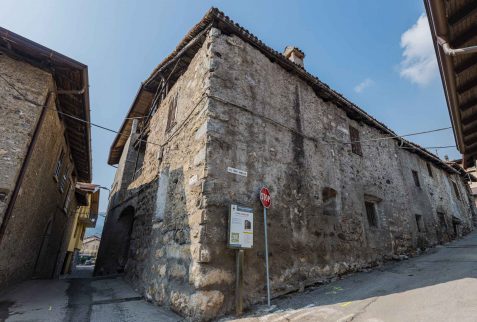 Torre degli Agnellini Borno Altopiano del Sole