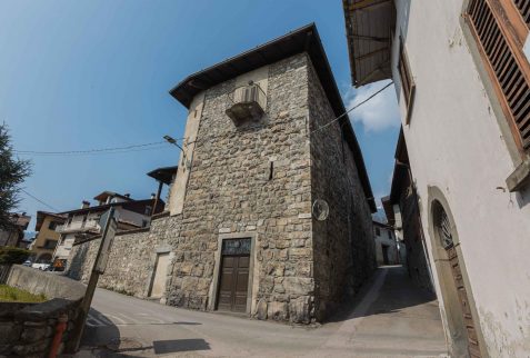 Torrione Montanari o Torre de Gioaldì Borno Altopiano del Sole