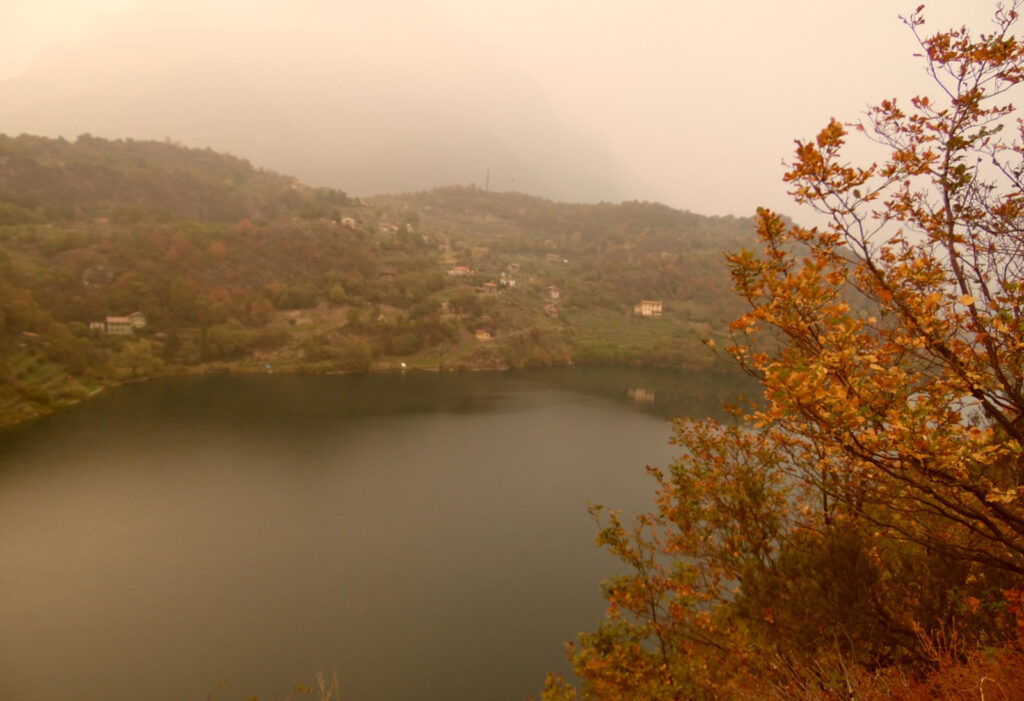 lago moro foliage altopiano del sole